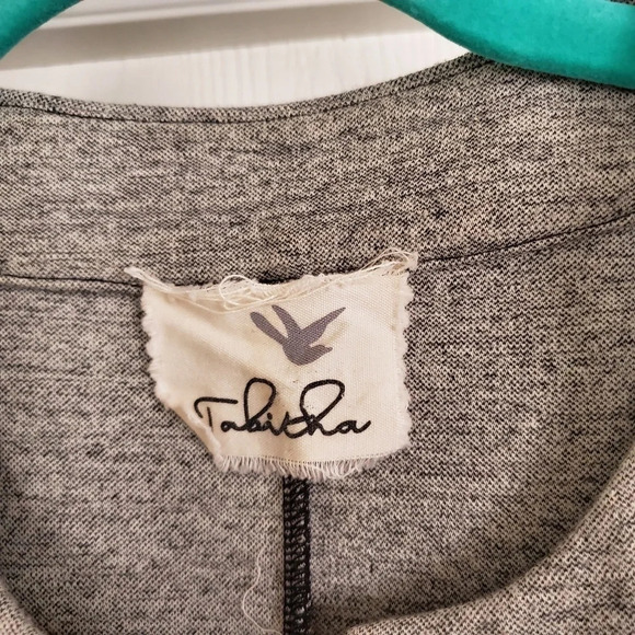 TABITHA FITTED SLEEVLESS DRESS - Picture 4 of 9